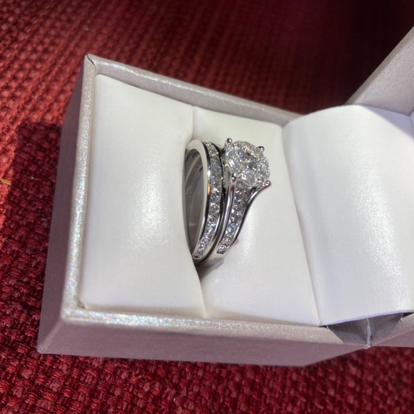 1.19cts TW Diamond 10kt White Gold Bridal Set- Evaluated by Certified Gemologist - Picture 6 of 7